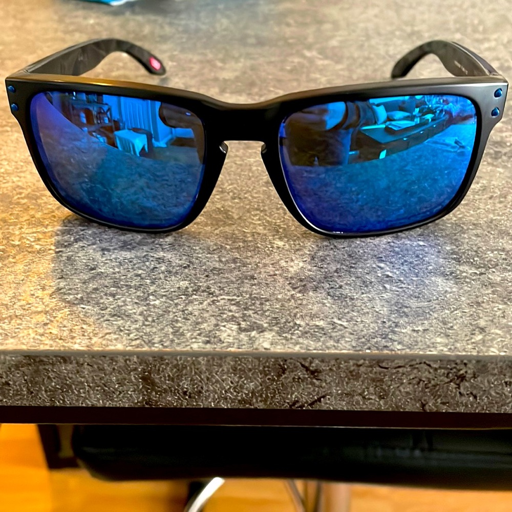 Brand new oakleys polarized
